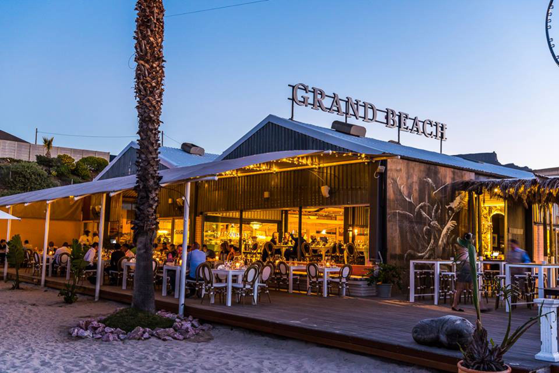 Life Grand Café - Top 5 Beach Bars in Cape Town